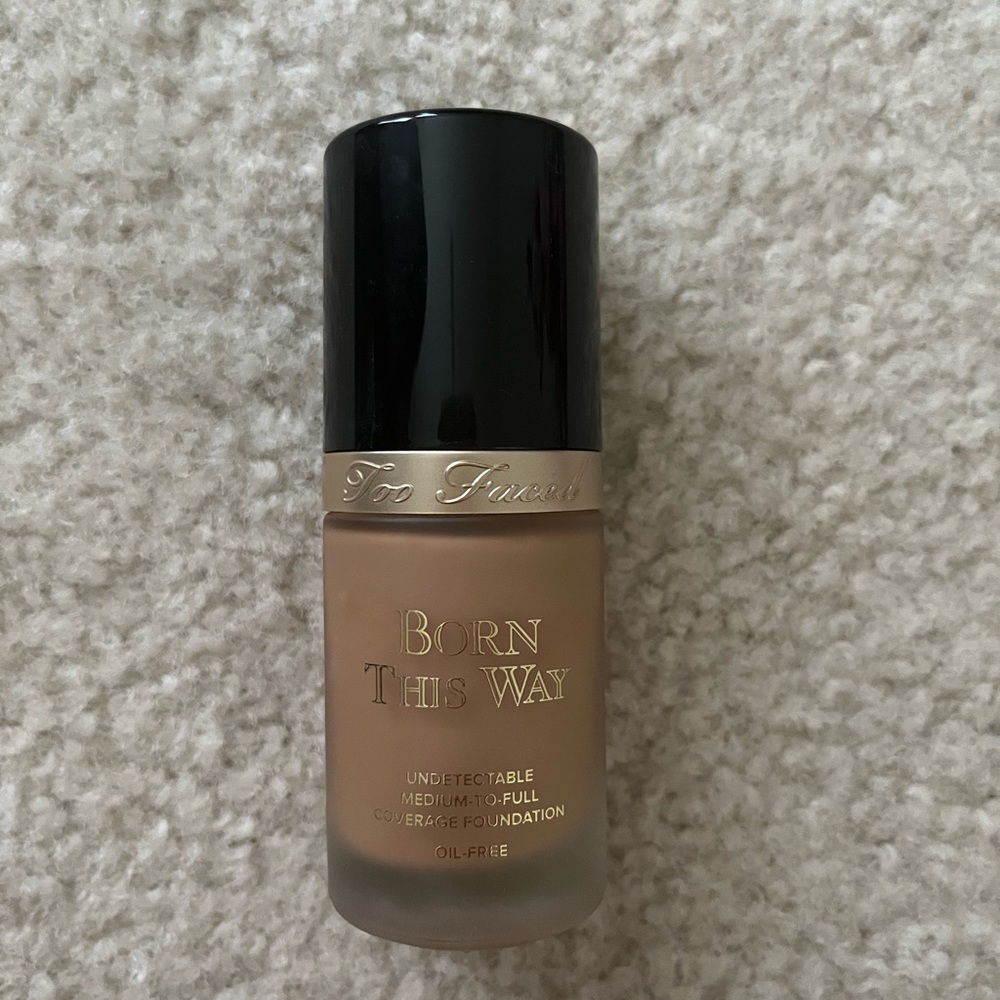 Too Faced Born this way foundation - Shade Sand